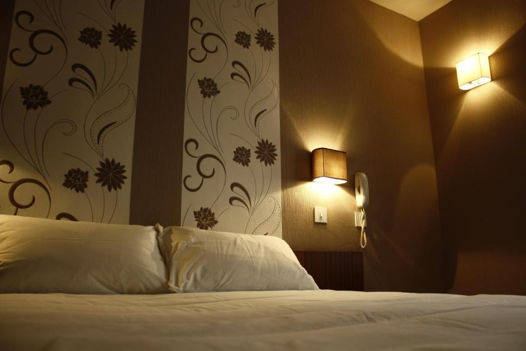 Hotel Du Touring Saint-Céré Dış mekan fotoğraf