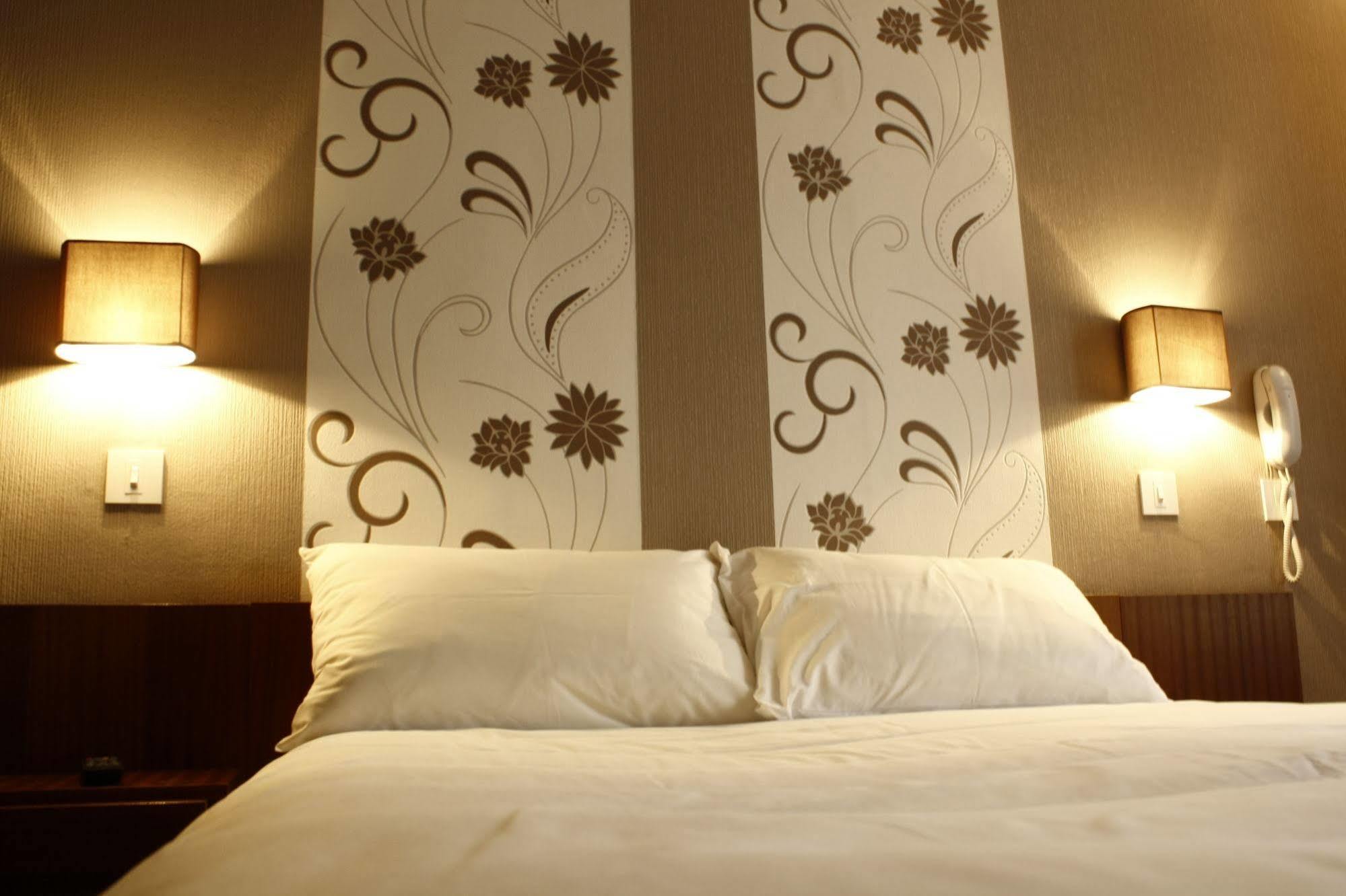 Hotel Du Touring Saint-Céré Dış mekan fotoğraf