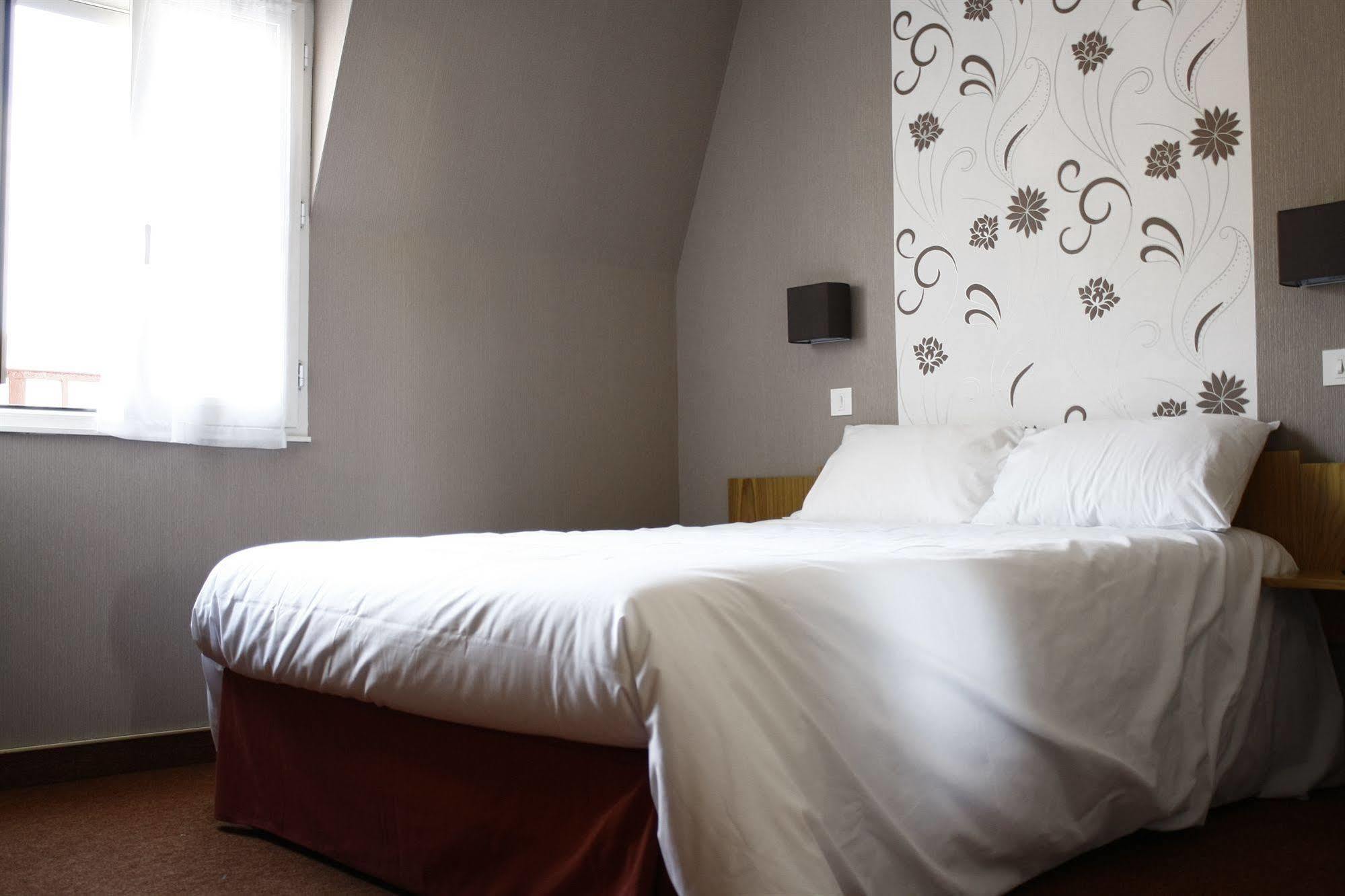 Hotel Du Touring Saint-Céré Dış mekan fotoğraf