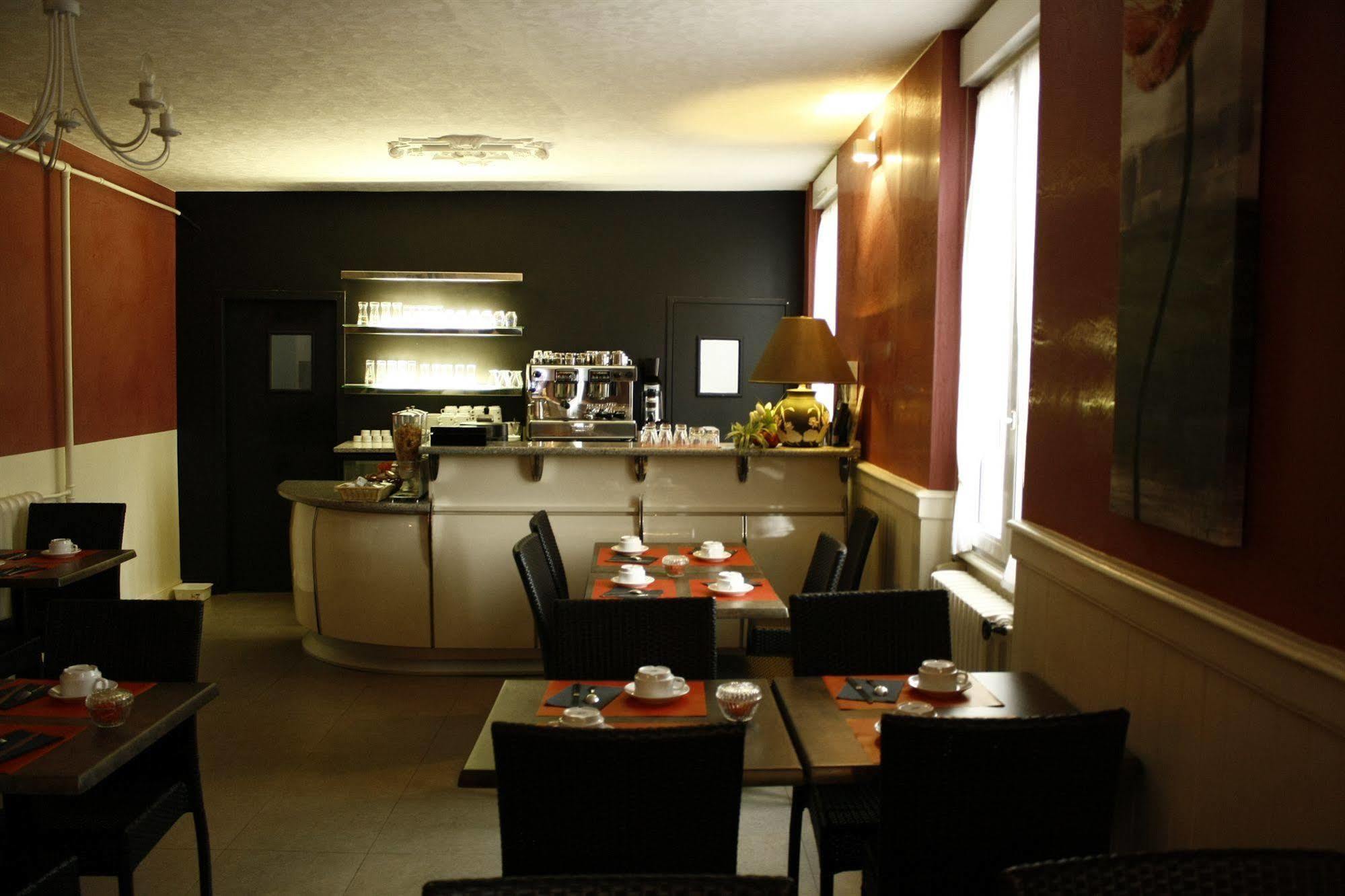 Hotel Du Touring Saint-Céré Dış mekan fotoğraf